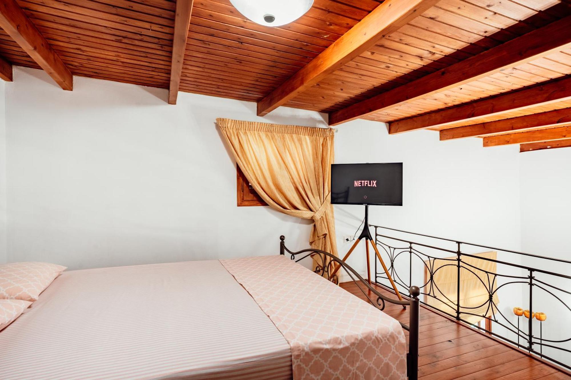 Dm Elegant And Charming Villa Foinikia  Exterior photo