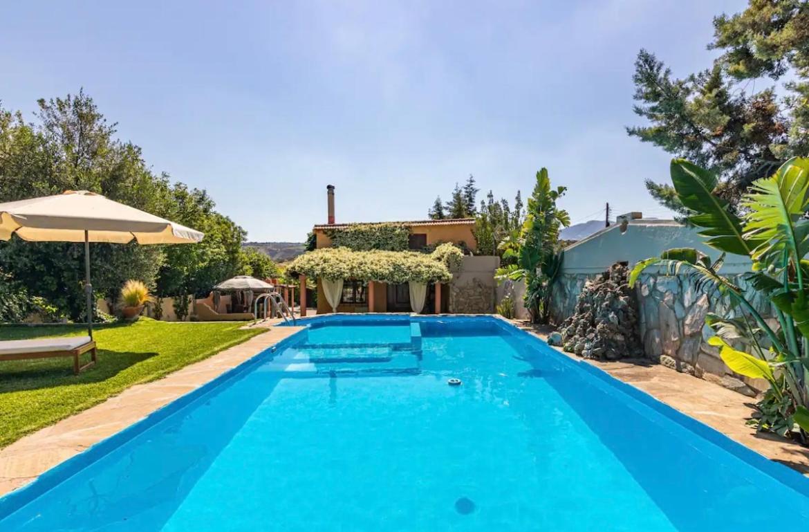 Dm Elegant And Charming Villa Foinikia  Room photo
