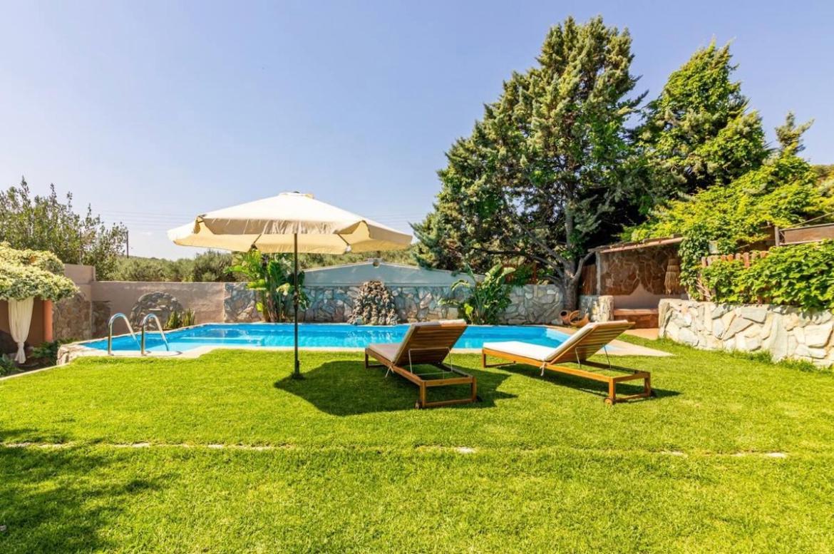Dm Elegant And Charming Villa Foinikia  Room photo